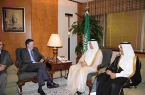 f1847d37ad_Minister meets Mr Dinnes Lokhart.jpg